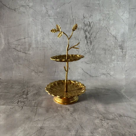 Torre metálica dorada en Hoja de dos puestos